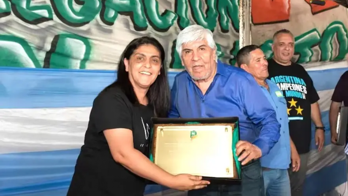 Hija de Hugo Moyano quiso "blanquear" una fortuna en dólares pero no pudo