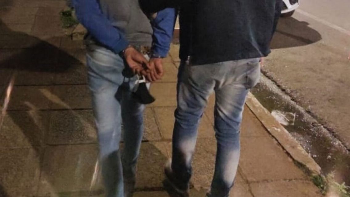 Polic�a de d�a, motochorro de noche: as� agarraron a un oficial juje�o