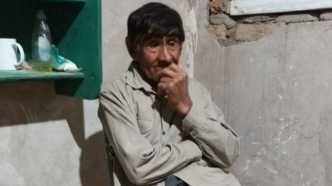 Abuelito jujeño fue a comer a una feria, se durmió y cuándo despertó descubrió lo peor