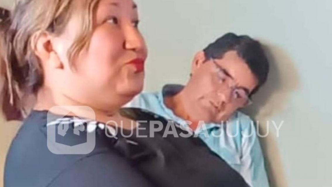 El concejal Enrique Rojas se habría dormido en plena sesión: Hay fotos