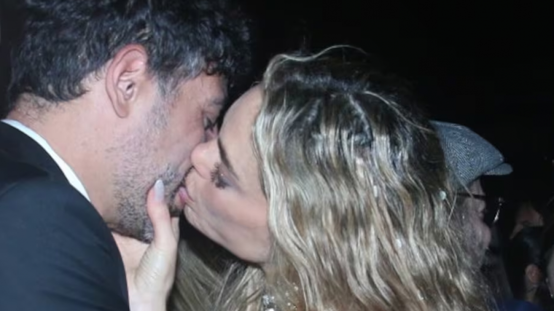 A los besos, en fiestas y saliendo de noche: la nueva vida de Emilia Attias