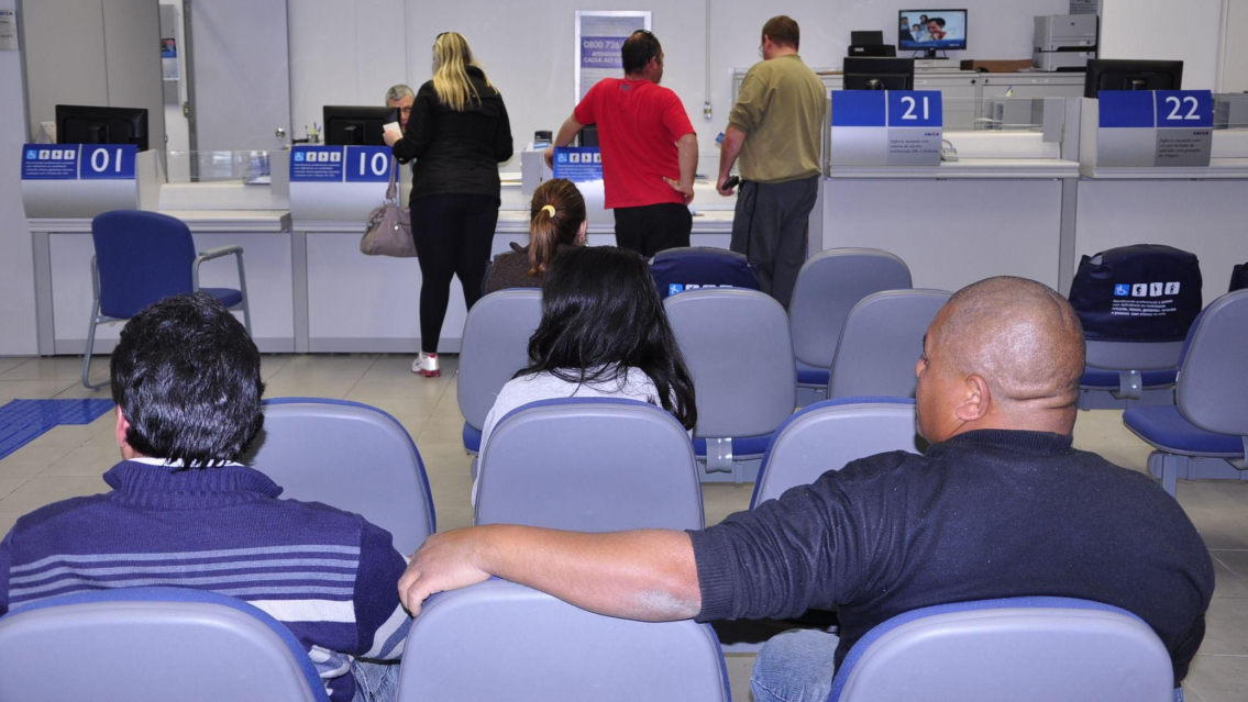 ATENCI�N: Bancos ofrecen trabajo, "son los mejores sueldos del pa�s"