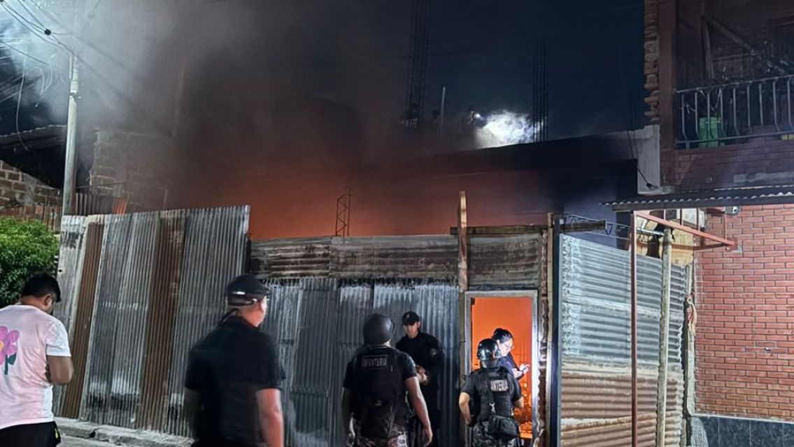 Incendio en Perico: Una ni�a se salva de milagro