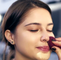 Juje&ntilde;as ofrecer&aacute;n peinados y maquillaje gratis para egresadas en la Cena Blanca