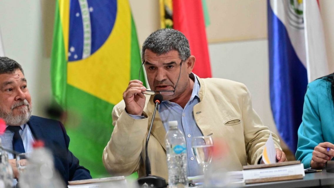 "No va a trabajar desde mayo", piden echar a Alfredo Olmedo del Parlasur