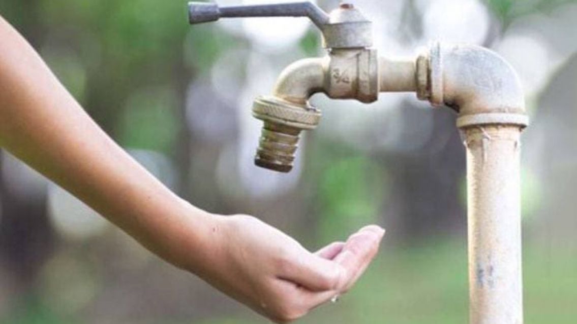 ¿Y Agua Potable?: vecinos llevan una semana sin agua y denuncian abandono