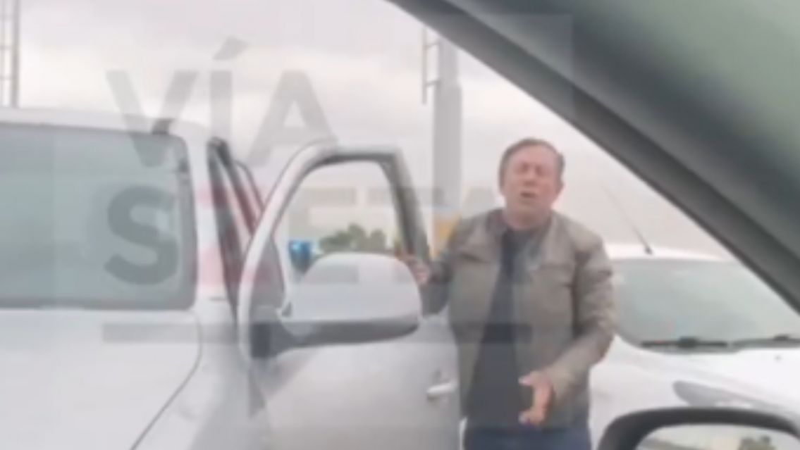 D�a de furia afuera del shopping: la pelea de dos conductores