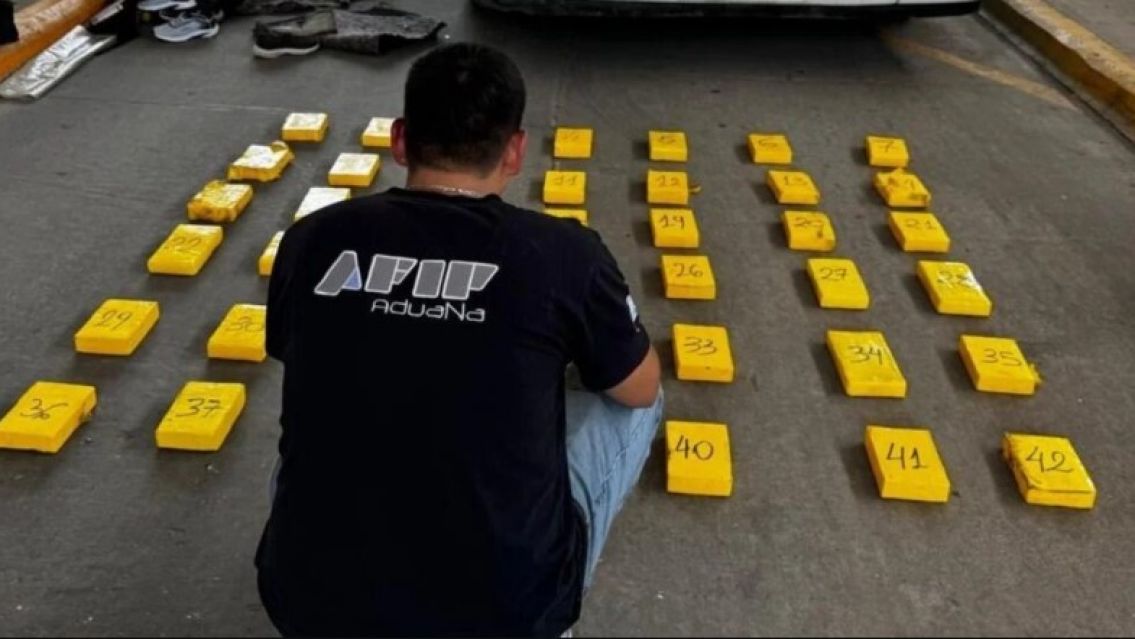 Atraparon un camión que intentaba ingresar 43 kilos de cocaína de Bolivia a Salta