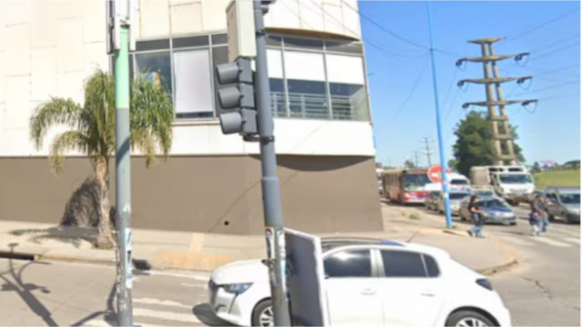 Tiroteo entre una polic�a y cuatro chorros frente de un Shopping: termin� en tragedia