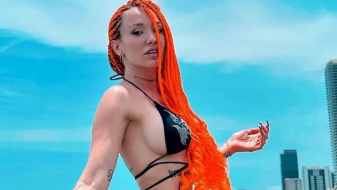 La critican por lo explícito de sus letras, La Joaqui dice que su música es...