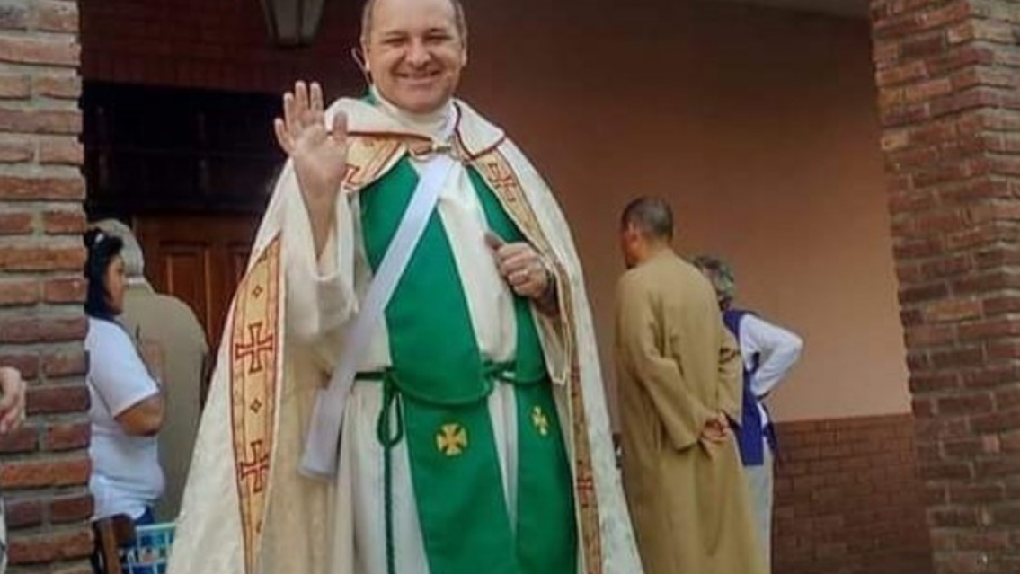 Triple abuso, "se paseaba sin ropa por todos lados", el curita fue denunciado