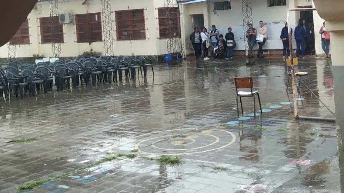 Escuela Juanita Stevens: Se inund� el sal�n de actos