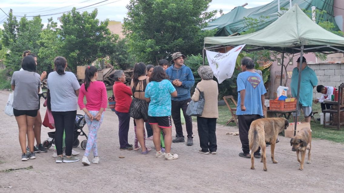 "Viene más gente que en la pandemia": jujeños hacen fila por un plato de comida