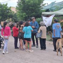 "Viene m&aacute;s gente que en la pandemia": juje&ntilde;os hacen fila por un plato de comida