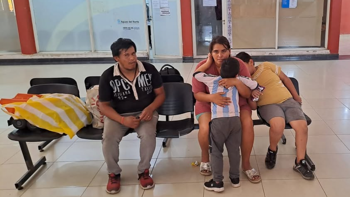 Juje�os con sus dos hijitos fueron estafados en Salta, no saben qu� hacer