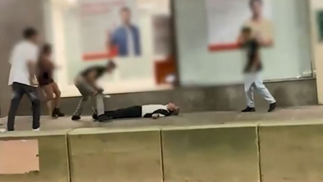 No aprendemos m�s: noquearon a un chico a la salida del boliche