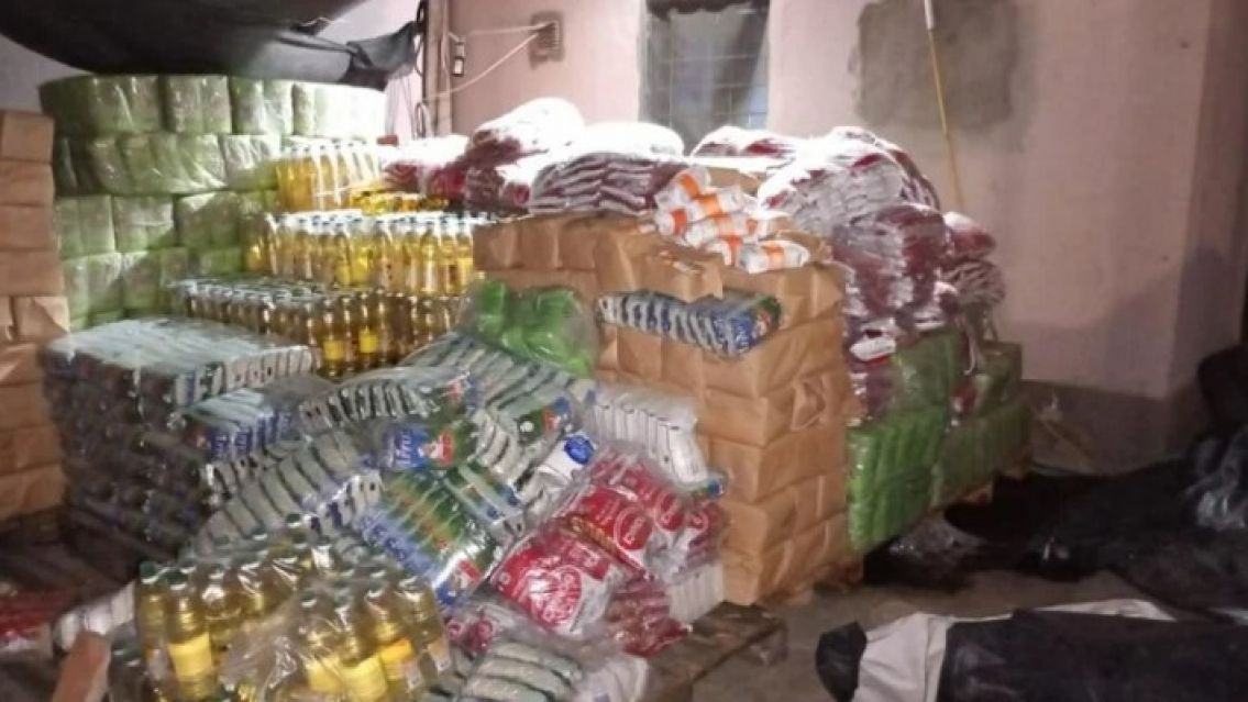 Allanado su casa por violencia de género, descubren toneladas de alimentos de Capital Humano