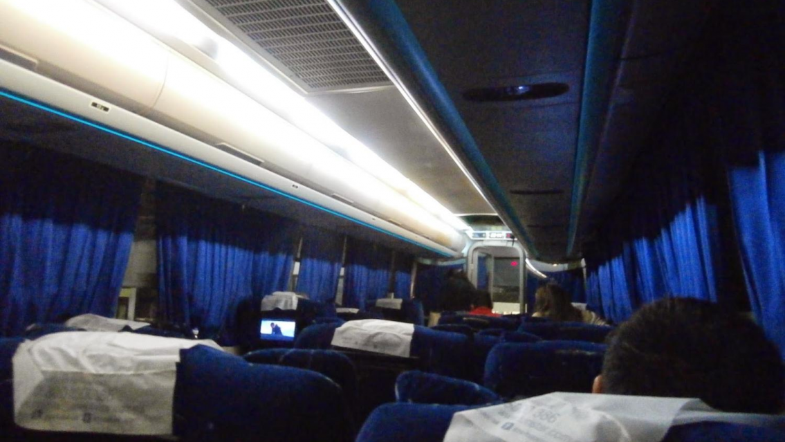 La peor tragedia, se supo que iban de viaje de egresados: volc� el micro y hay 11 muertos