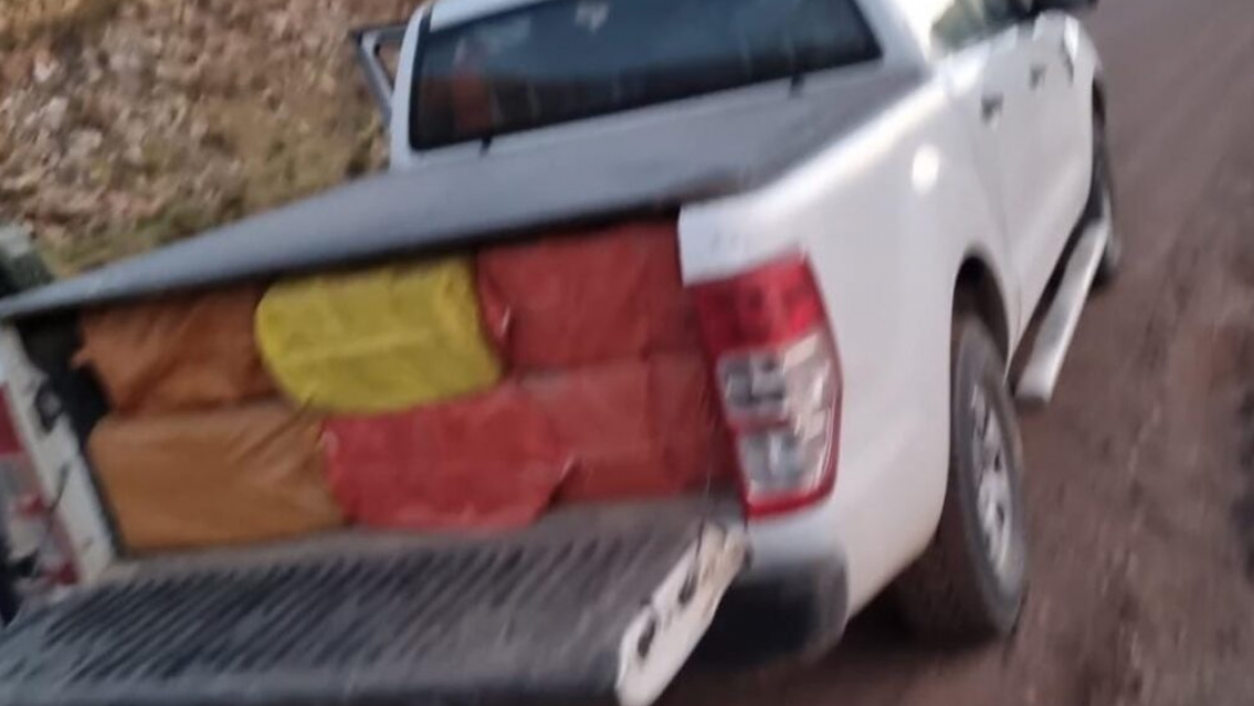 Jujuy: intentaron fugarse con la camioneta llena de mercadería ilegal