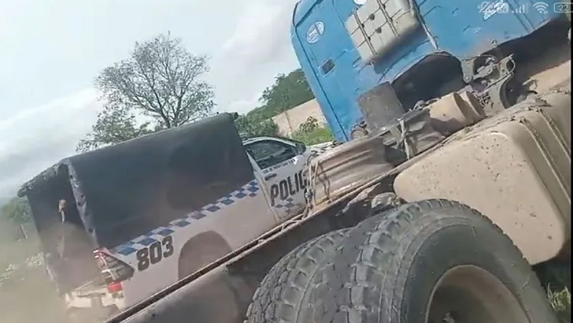 Jujeños apedrearon un camión: Al menos 2 personas internadas