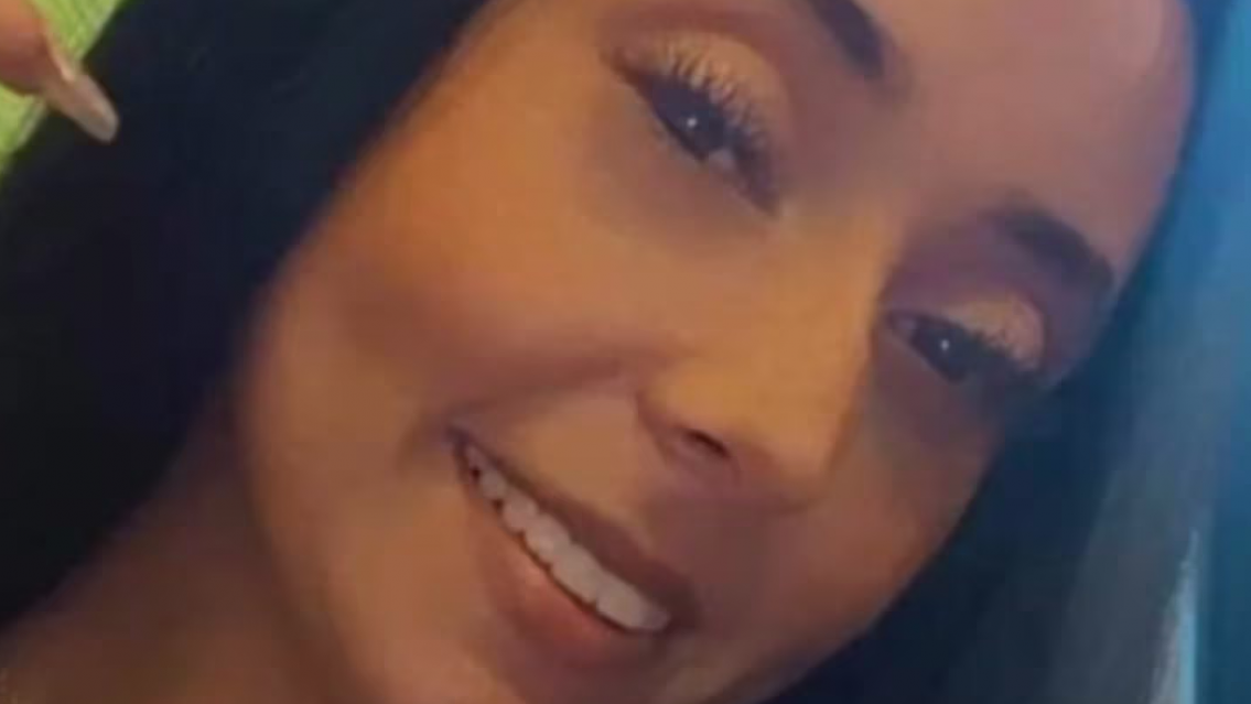 Indignante reto: quiso sacarse una selfie en el techo, se cayó y murió atropellada