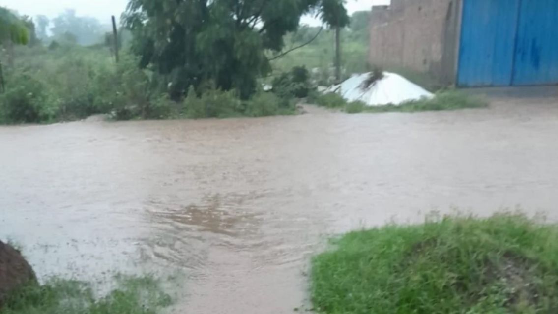 Fraile Pintado fue una de las localidades m�s afectadas en Jujuy: Sigue todo lleno de agua