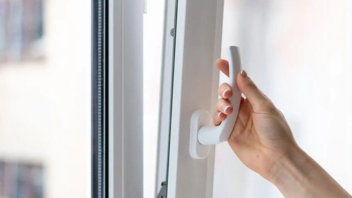 El truco casero para refrescar tu casa sin un aire acondicionado o ventilador