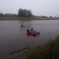 Discut&iacute;an mientras manejaba y cayeron al r&iacute;o: ella muri&oacute; y &eacute;l est&aacute; grave