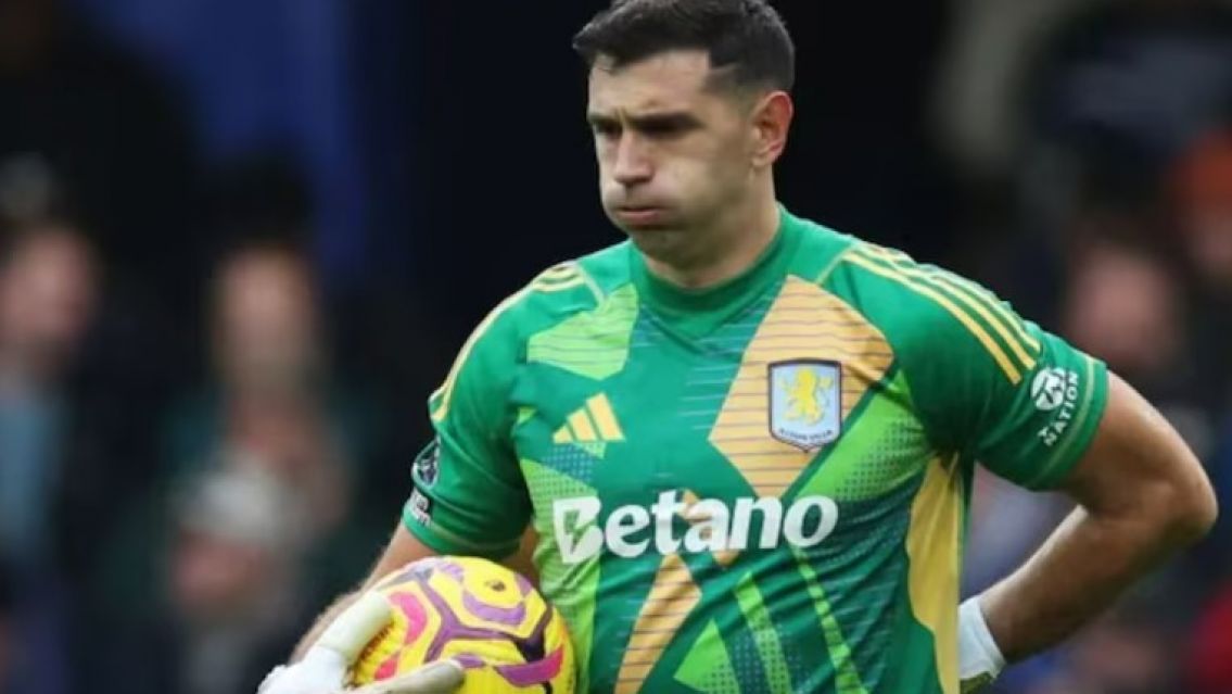 Se fracturó el Dibu Martínez: cuántas fechas se podría perder