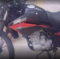 Dej&oacute; su moto afuera del colegio y se la robaron: est&aacute; desesperado