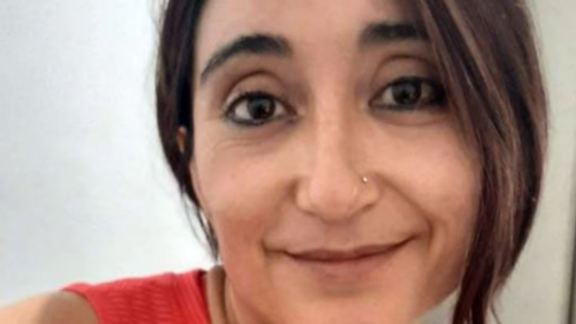 Este era su rostro antes de que motochorros la arrastraran para robarle