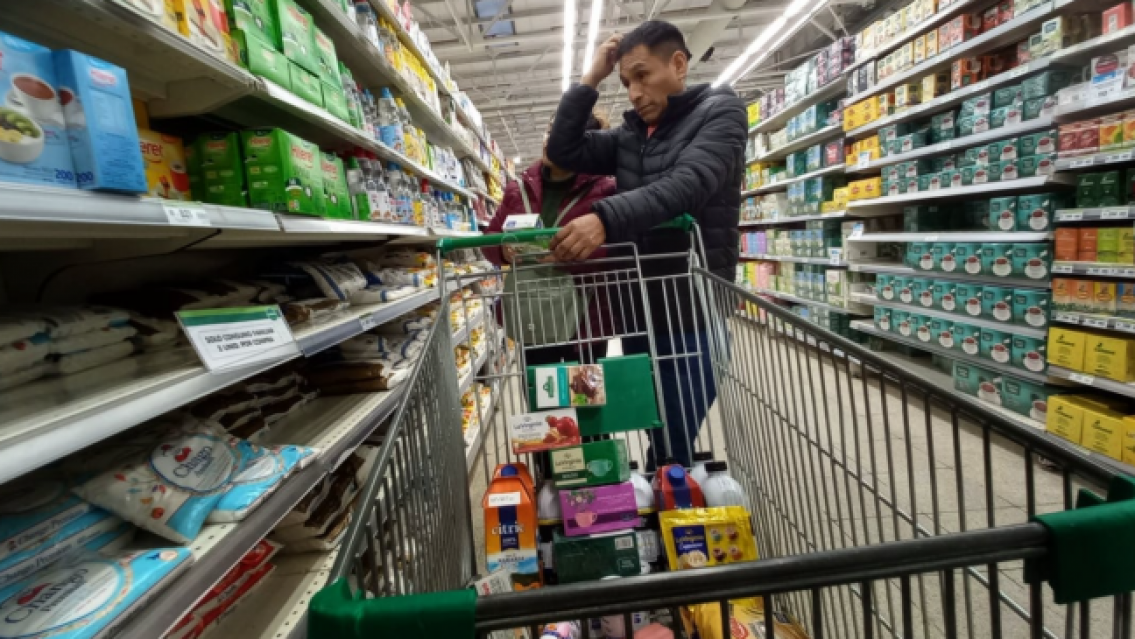 Las ventas en supermercados cayeron en julio a su nivel más bajo de 2025