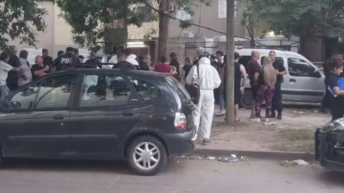 Le cayó de sorpresa a su ex, intentó lo peor y huyó en bondi: casi lo linchan