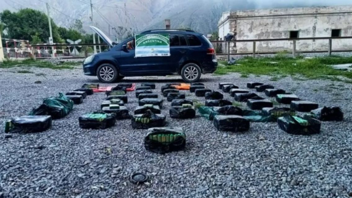 Mega operativo en Jujuy: Decomisaron un enorme cargamento de hojas de coca