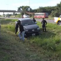 Una camioneta cay&oacute; a una zanja en la ruta 66: circular con precauci&oacute;n 