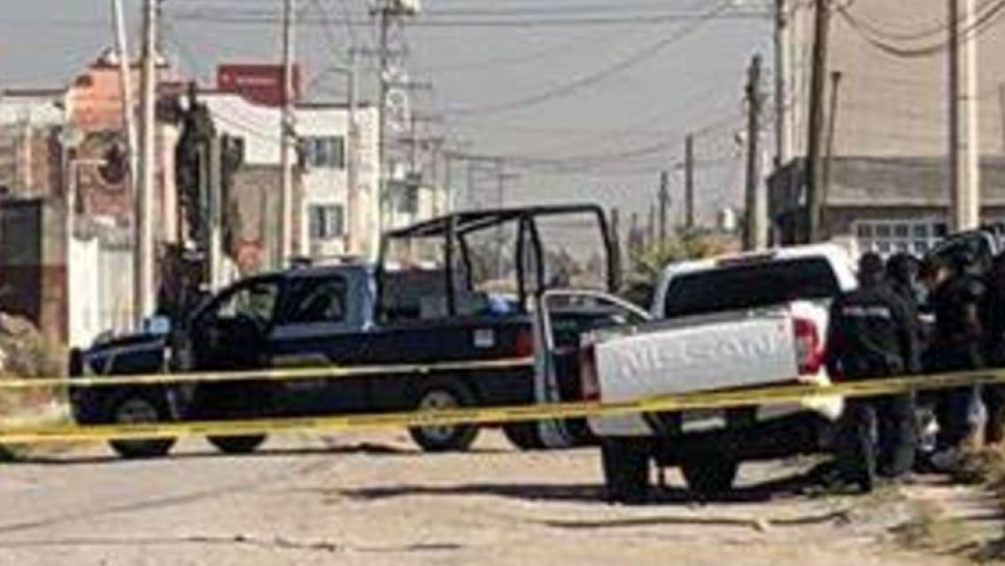 Un polic�a sac� un arma en plena calle y se dispar� en el pecho: �Qu� dijo antes de quitarse la vida?