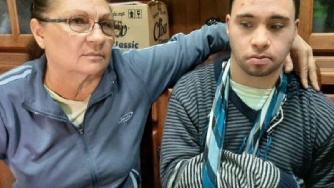 Policías golpearon y detuvieron un chico con síndrome down: la insólita excusa