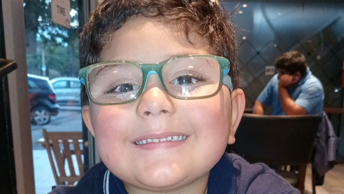 Juje�ito perdi� sus lentes: ayudemos para que pueda encontrarlos