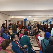Pami Jujuy: abuelitos esperan horas por sus remedios