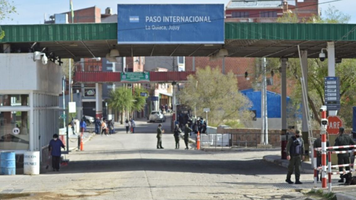 Tensión en la frontera: bloquean el paso internacional de Villazón y La Quiaca