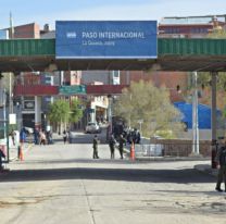 Tensión en la frontera: bloquean el paso internacional de Villazón y La Quiaca