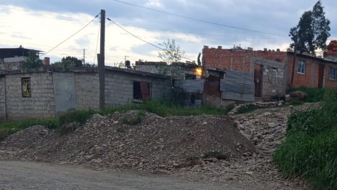 Indignaci�n por el estado de las calles en un barrio juje�o: "No se puede ni caminar"