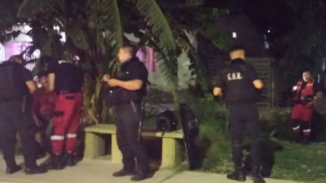 Desesperaci�n: juje�o cay� a un canal y fue arrastrado por la corriente