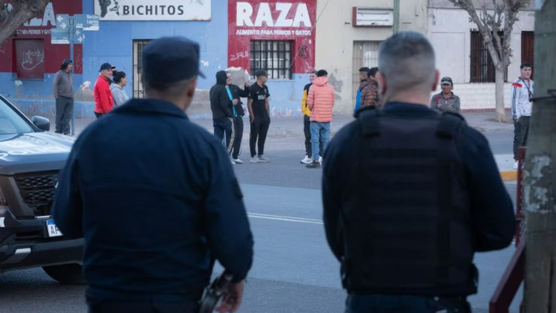 Apu�alaron 6 veces a un carnicero juje�o afuera de su local: Se salv� de milagro