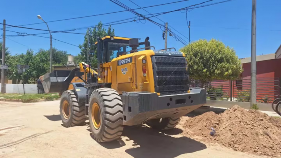 Dio marcha atrás, atropelló a un compañero y murió en el acto