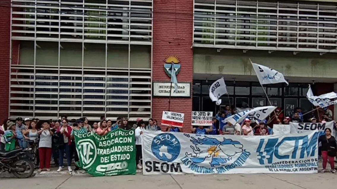 Municipales terminan el a�o con despidos y persecuciones: el reclamo a Ficoseco�