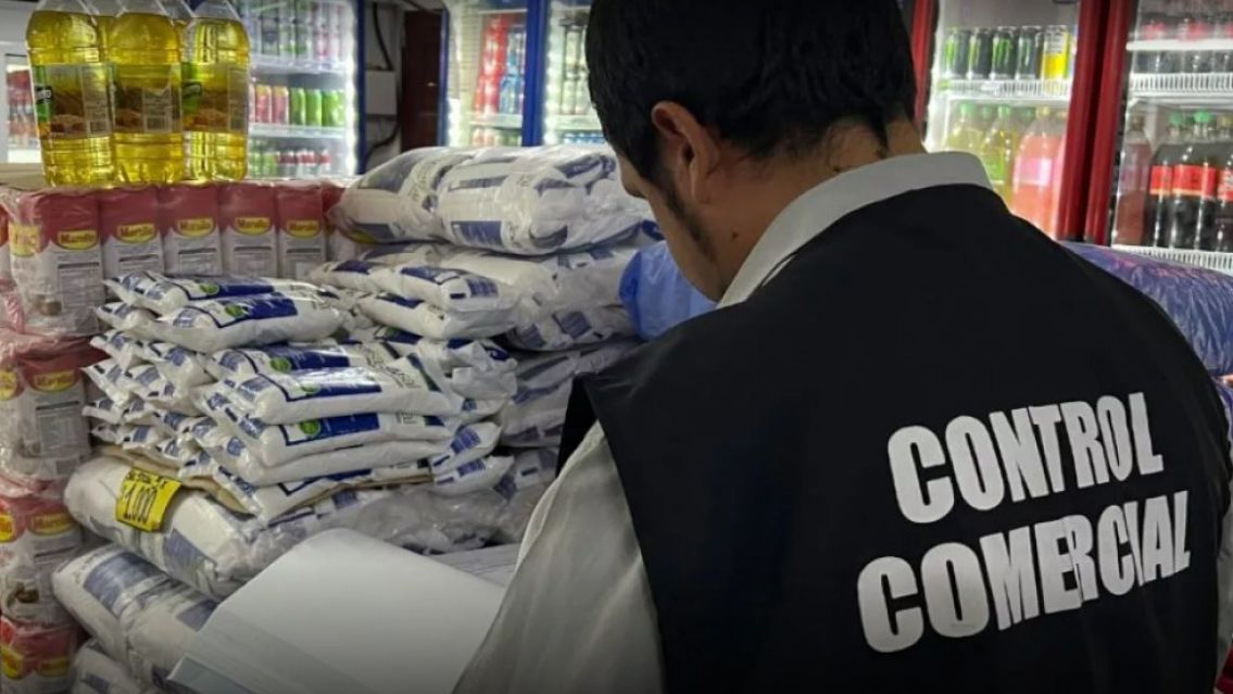 Clausuraron un conocido comercio: vend�an alimentos vencidos