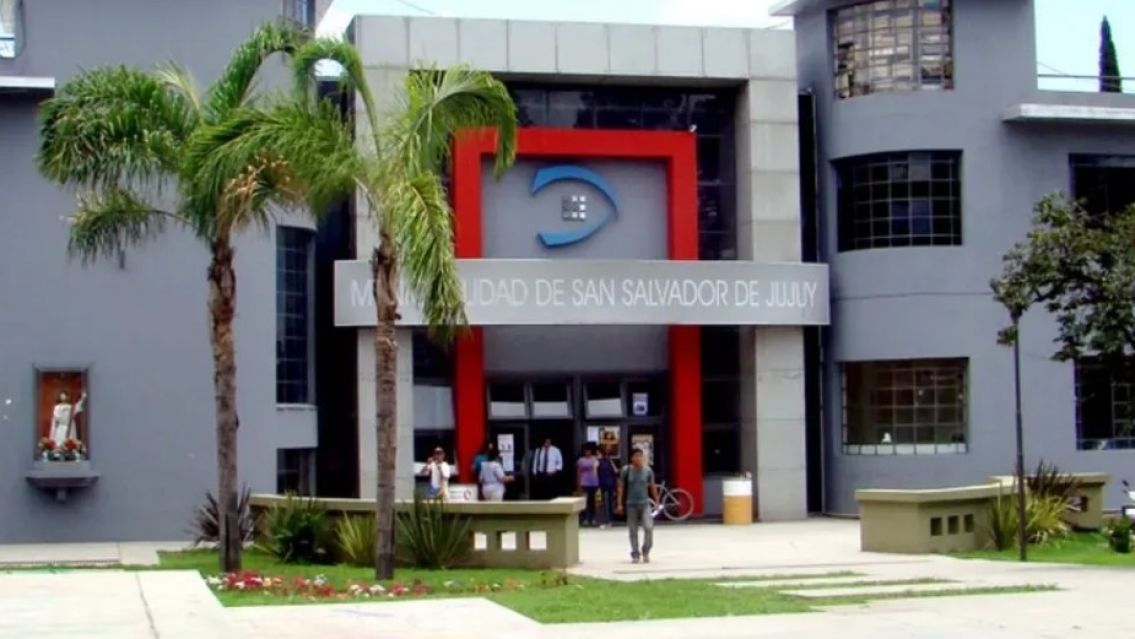 Funcionarios de San Salvador cobrarían sueldos de más de 5 millones