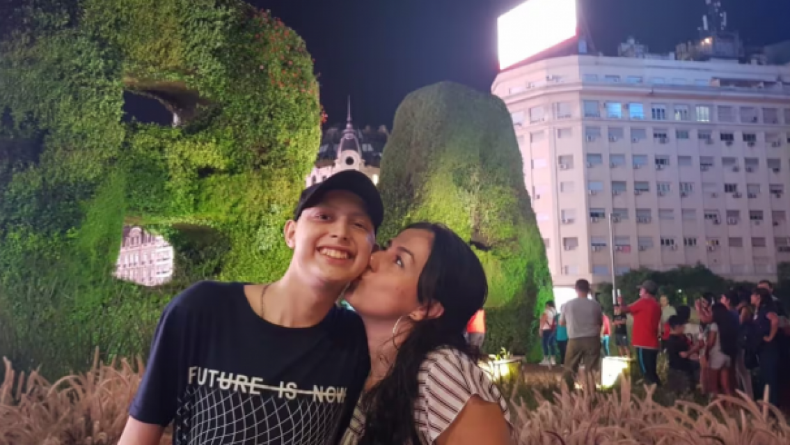 "Violento": la mamá del nene con cáncer que murió, habló del padre estafador