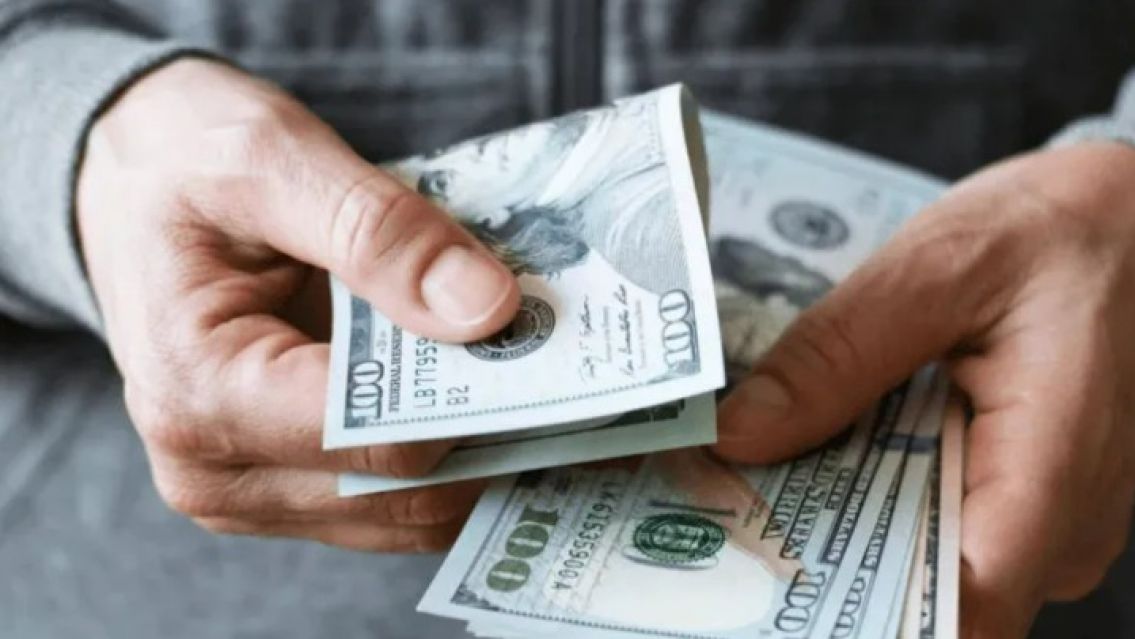 El d�lar blue volvi� a subir y gener� preocupaci�n en el gobierno: �A cu�nto cerr�?